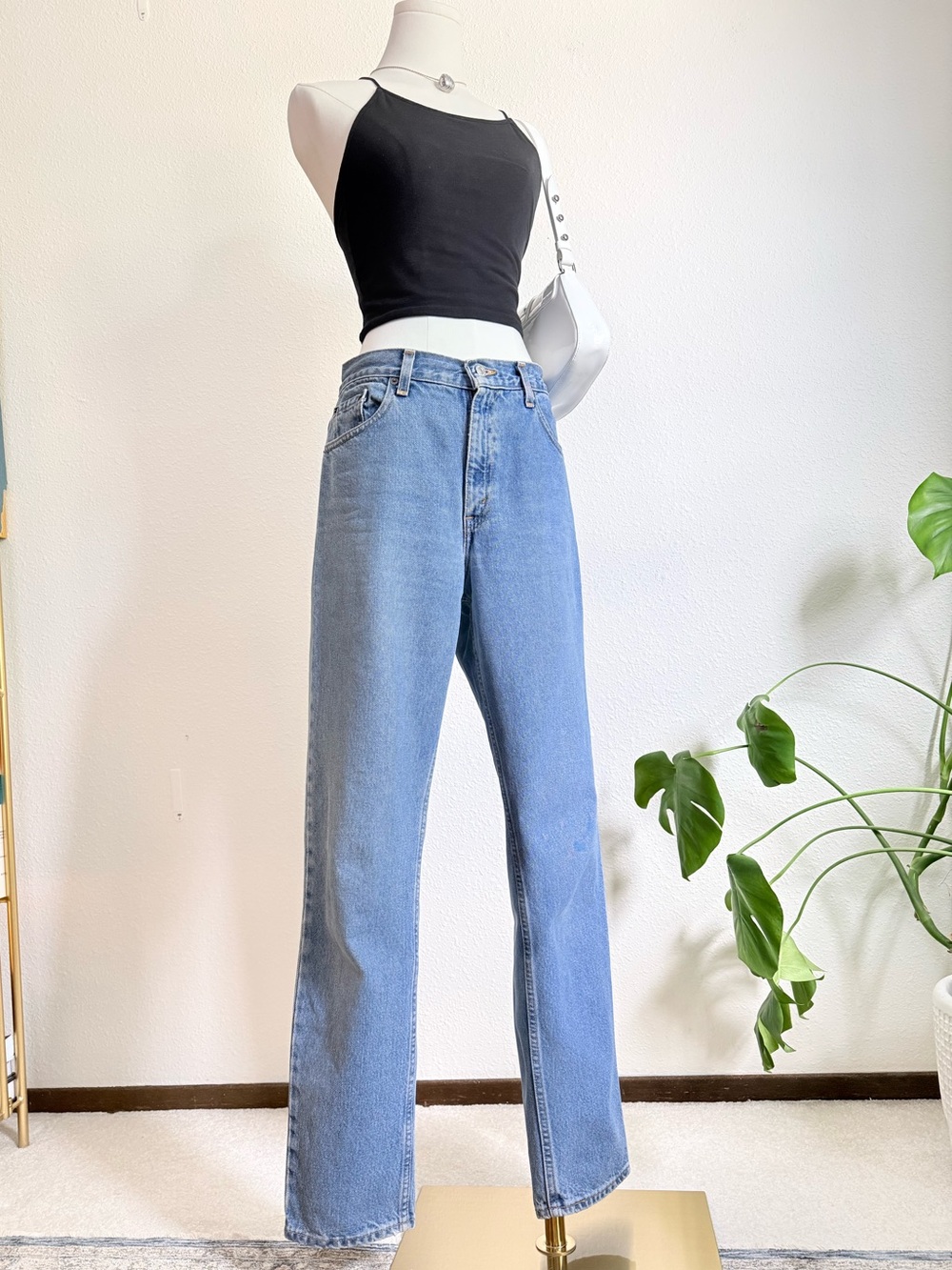Vintage Levi’s 550 Relaxed Fit Tapered Leg Jeans Made in USA 2002 Minimalist 90s